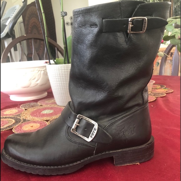 Frye women’s Veronica Short boot - Picture 2 of 6